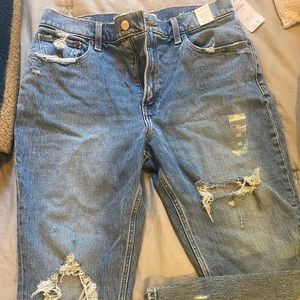 Abercrombie High Rise Mom Jean in Medium Wash